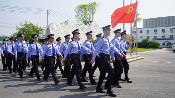 走向館內(nèi).jpg 走向館內(nèi).jpg