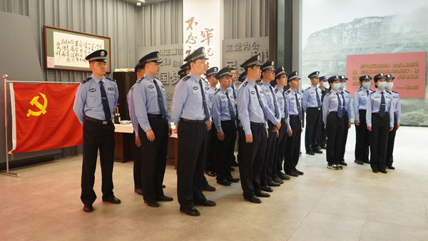 參觀111.jpg 參觀111.jpg