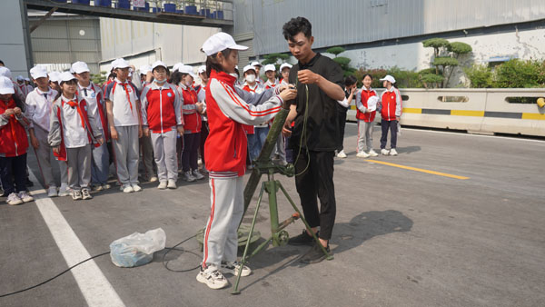 體驗(yàn)迫擊炮.jpg 體驗(yàn)迫擊炮.jpg