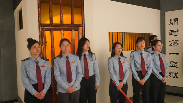 牢獄斗爭.jpg 牢獄斗爭.jpg