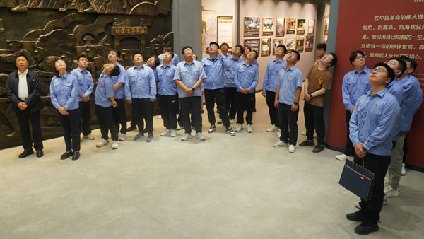 頭頂大字.jpg 頭頂大字.jpg